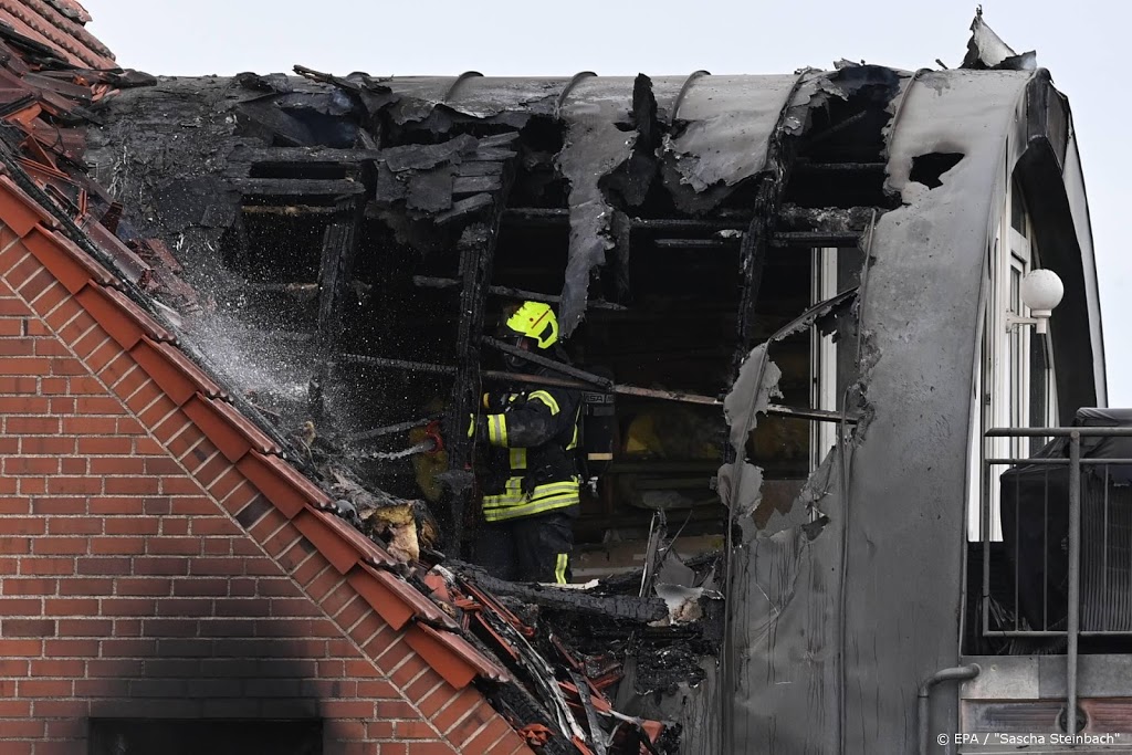 Doden en gewonden door neerstorten vliegtuigje op woning in Wesel