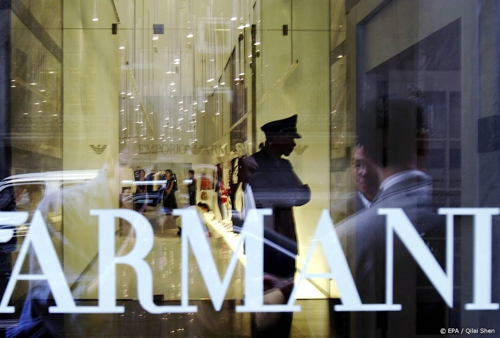 Armani verkocht kwart minder in coronajaar