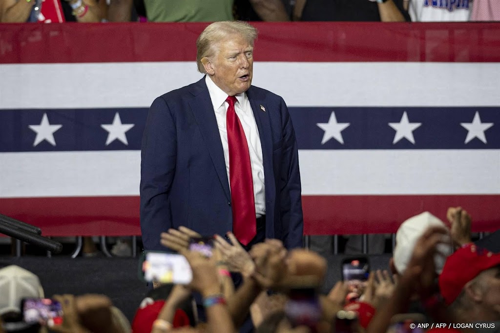 Trump: Harris is 'radicaal-linkse gek' 