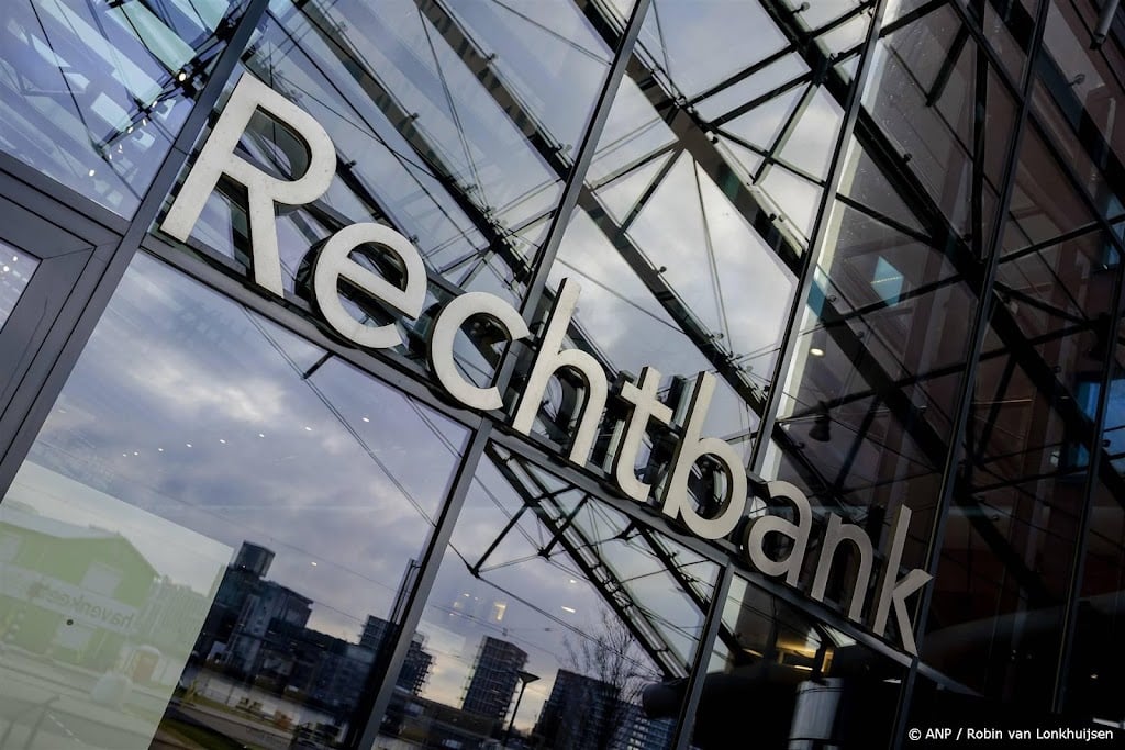 Griffier rechtbank Rotterdam aangehouden om schenden ambtsgeheim