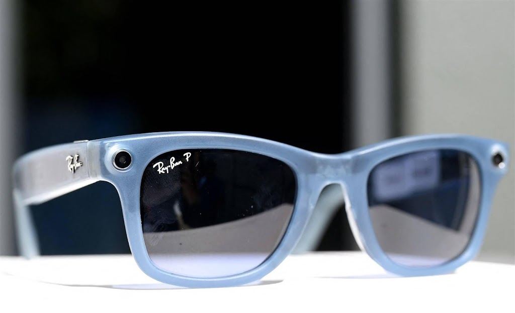 Concern achter Ray-Ban bevestigt interesse moederbedrijf Facebook