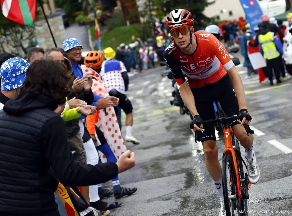 Arensman wint in La Plagne zijn tweede etappe in Tour de France