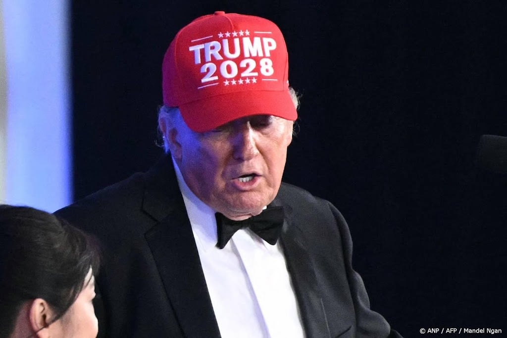 Trump combineert grappen met sneren tijdens correspondentendiner