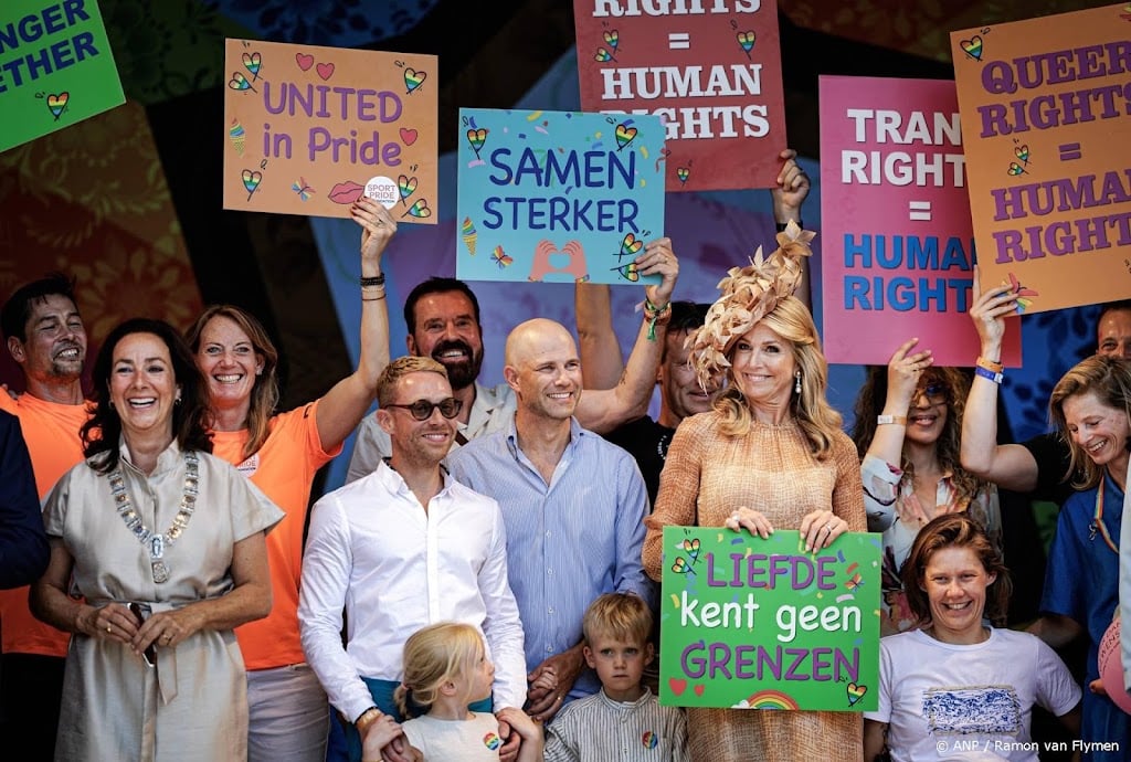 Máxima bij 'historische viering' WorldPride in Vondelpark