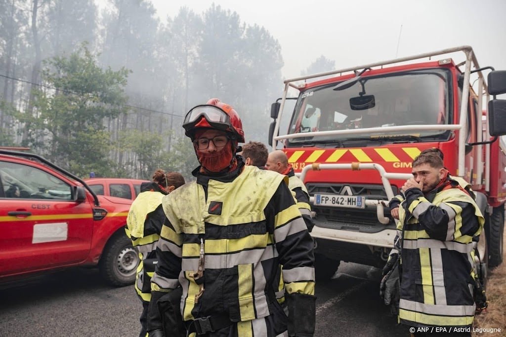 Brand ten zuidwesten van Bordeaux deels tot staan gebracht