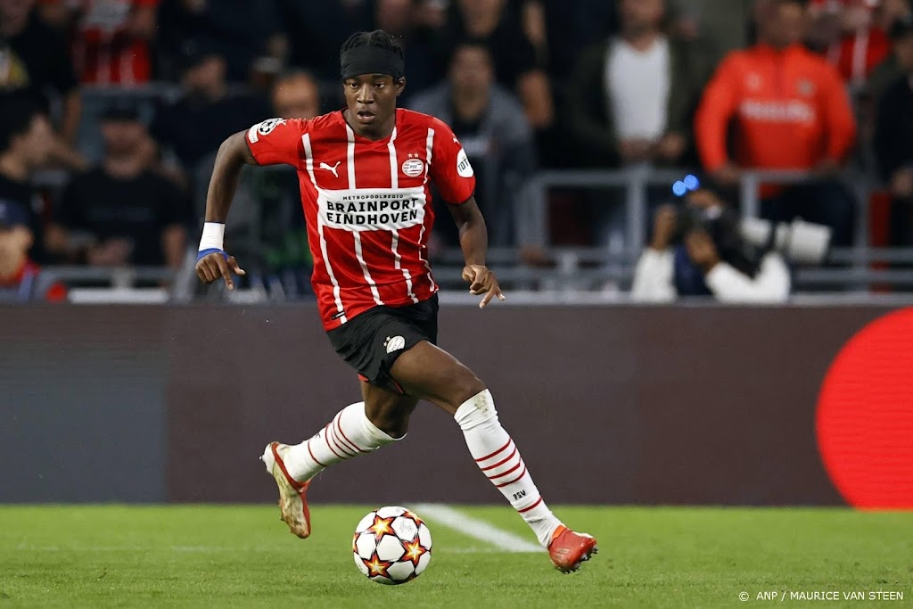 PSV verlengt contract van Madueke