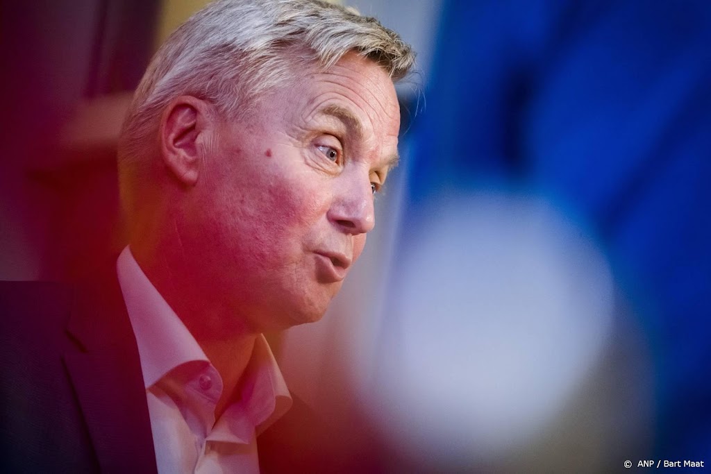 Van der Burg vindt het erg dat AzG moet inspringen 
