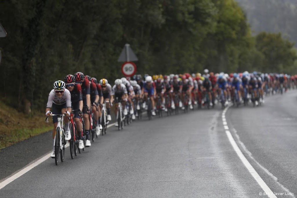 Aanval levert Evenepoel leiderstrui Vuelta op, ritzege voor Vine
