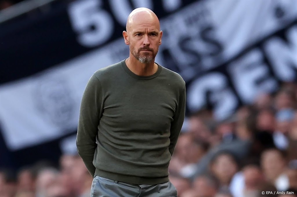 Manchester United-trainer Ten Hag neemt middenveld in bescherming