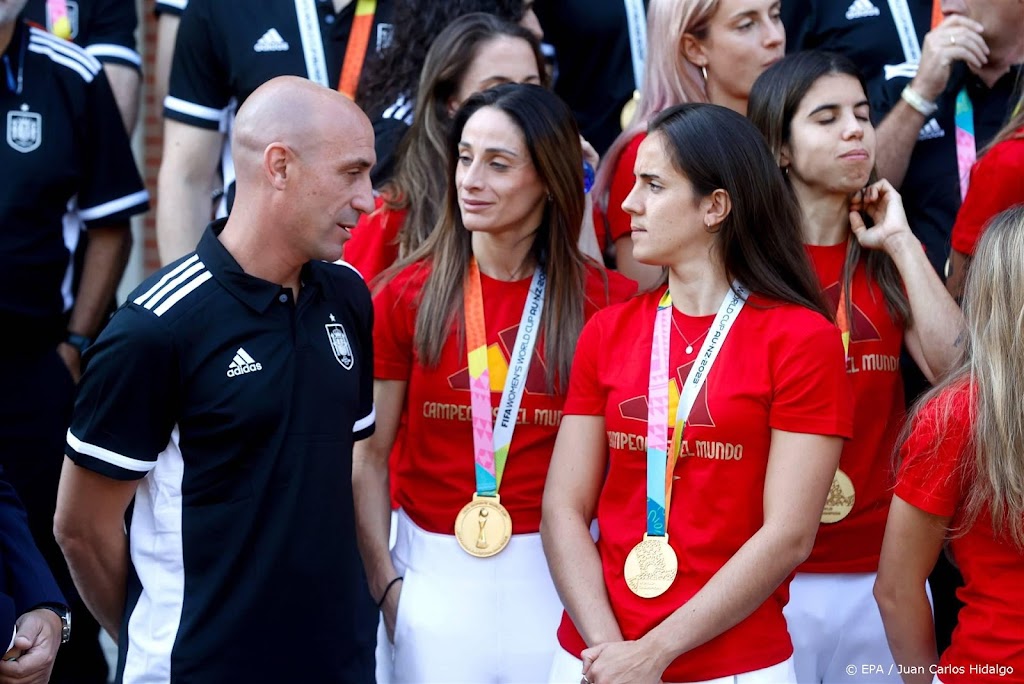 Voetbalsters Spanje spelen niet tot voorzitter bond is vertrokken