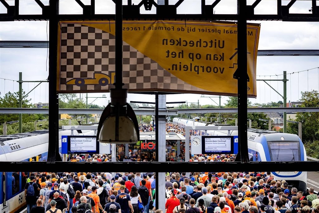 Bezoekers Dutch Grand Prix al vroeg in de trein voor laatste dag