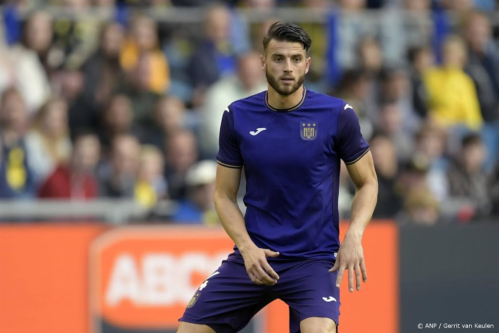 Verdediger Hoedt verlaat Warford en gaat in Saudi-Arabië spelen