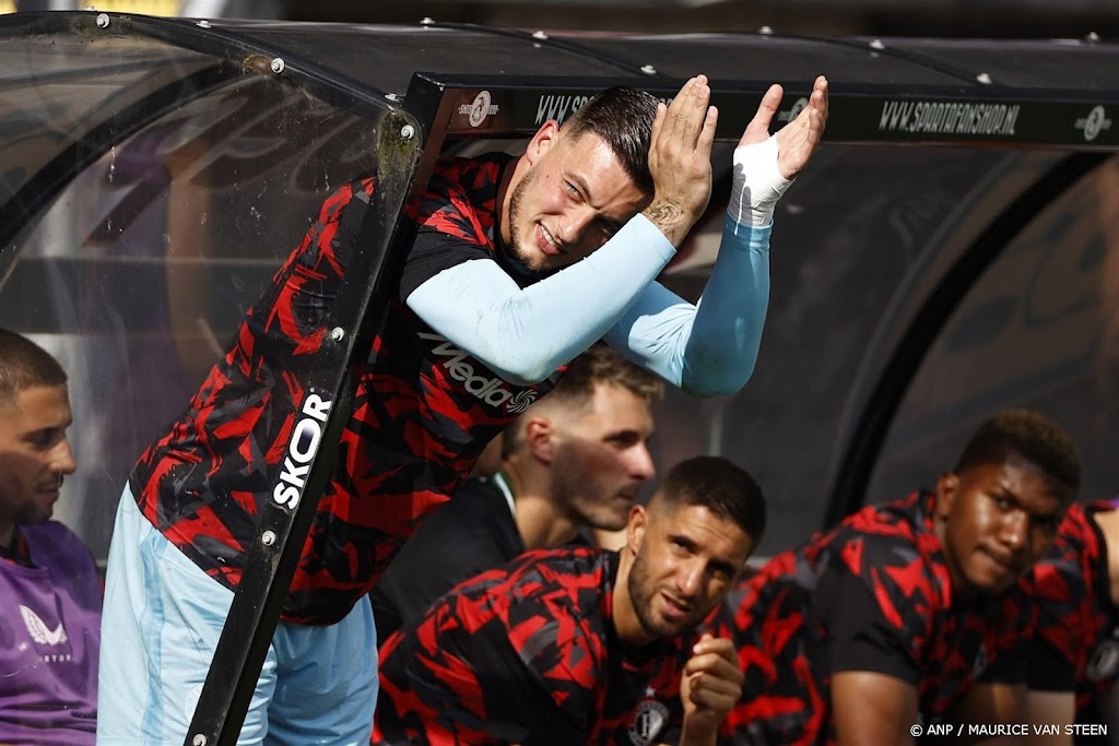 Feyenoord speelt met tien man gelijk (1-1) bij Sparta Rotterdam