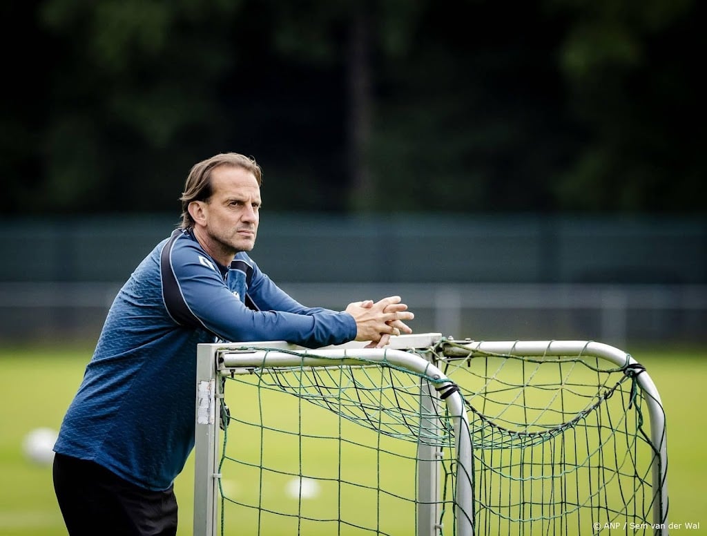 Uitgedund eerste elftal van Vitesse traint nog steeds door 