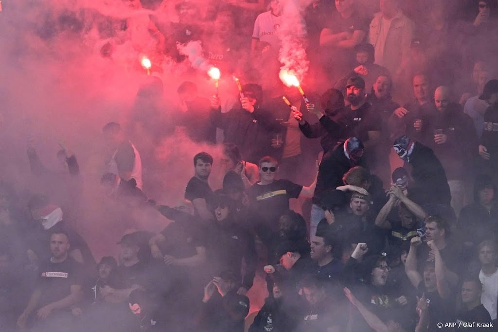 Deel harde kern Feyenoord bagatelliseert vuurwerkgeweld