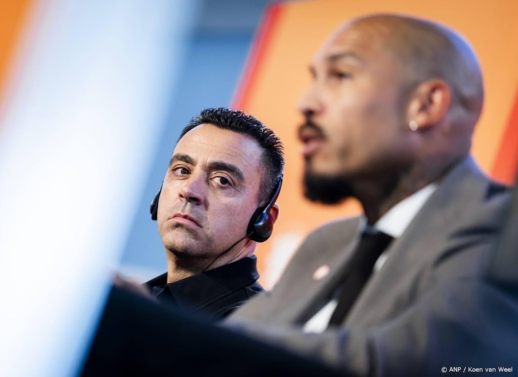 De Jong heet Xavi welkom in Zeist: zijn blij dat je hier bent