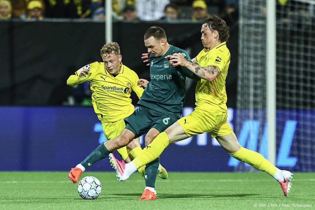 NEC kansloos in play-offs Champions League na snelle rode kaart