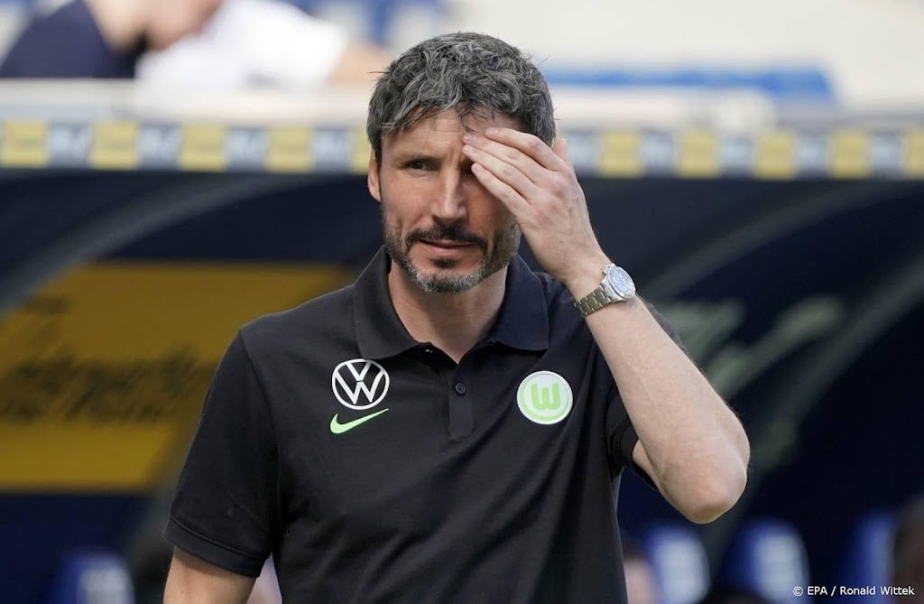 Trainer Van Bommel lijdt eerste nederlaag met Wolfsburg 