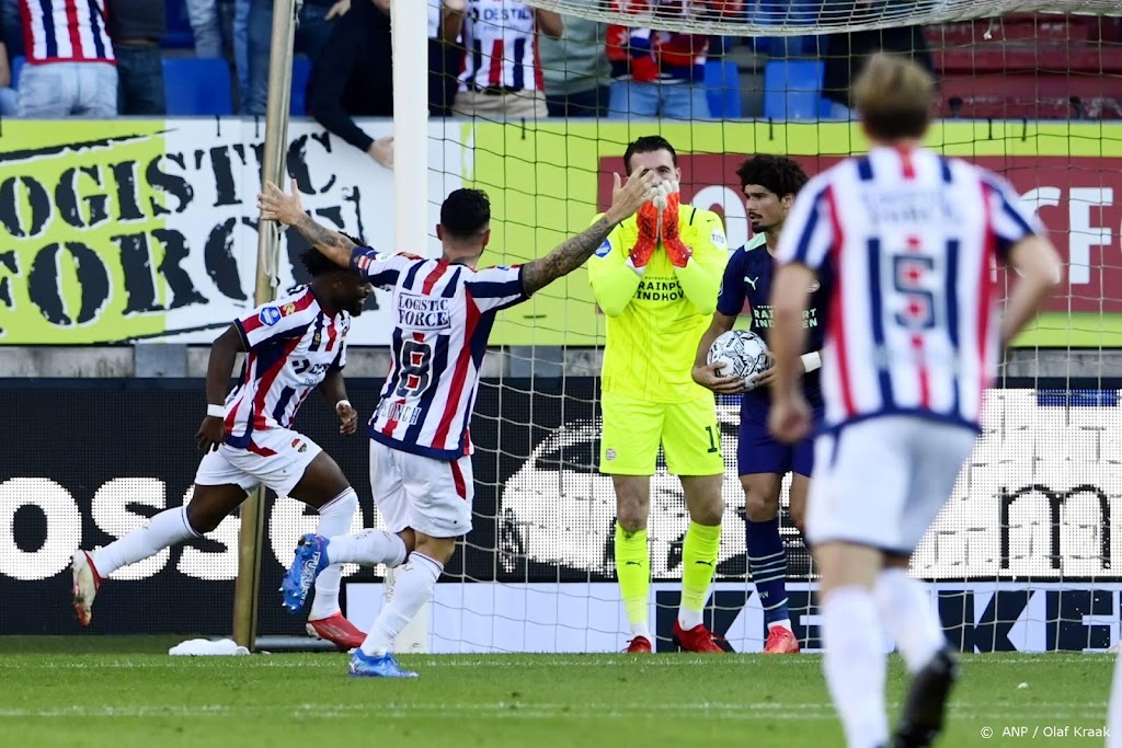 Drommel leidt met blunder nederlaag PSV in