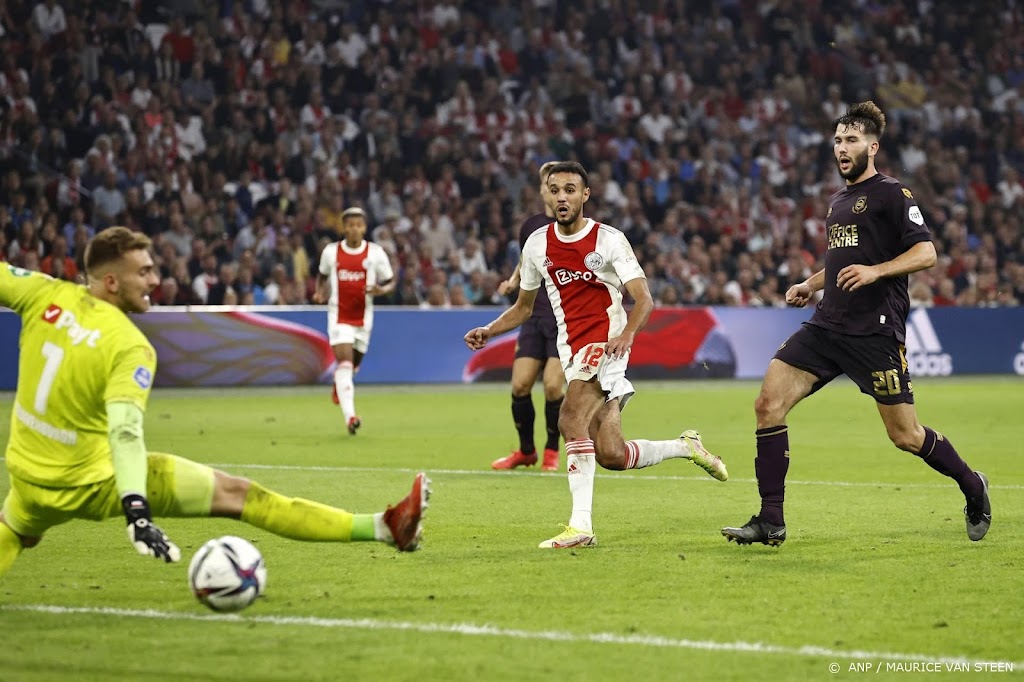 Ajax verslaat FC Groningen met 3-0