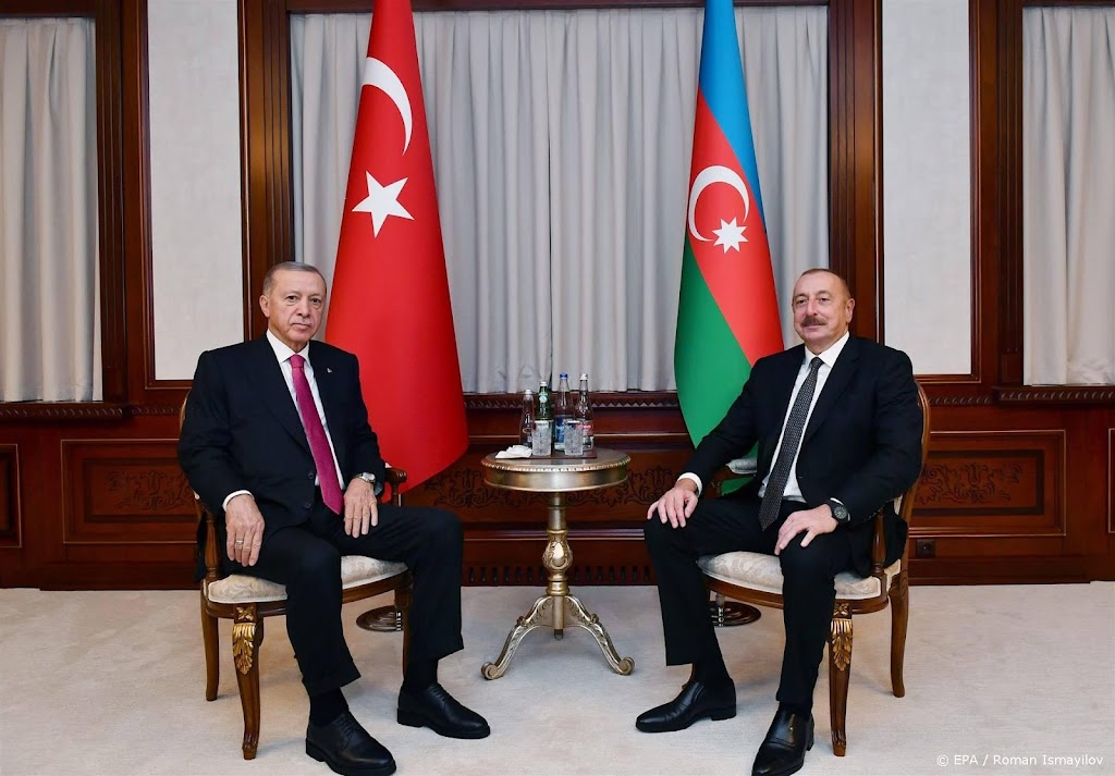 Turkse president ontmoet collega Azerbeidzjan in exclave 