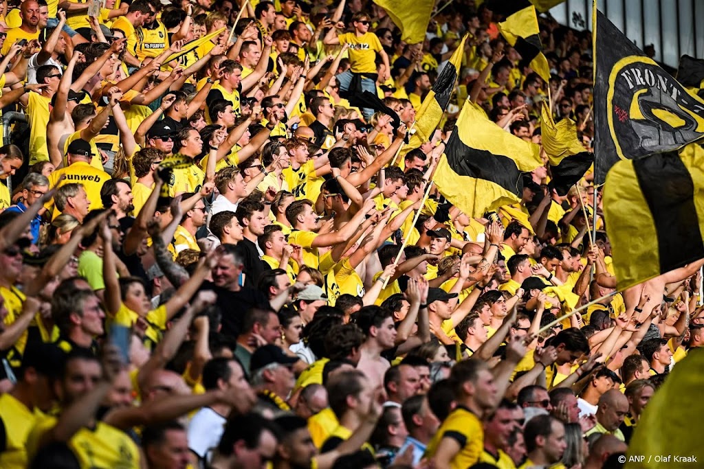 NAC-fans verdacht van rellen in Kuip mogen zaak thuis afwachten
