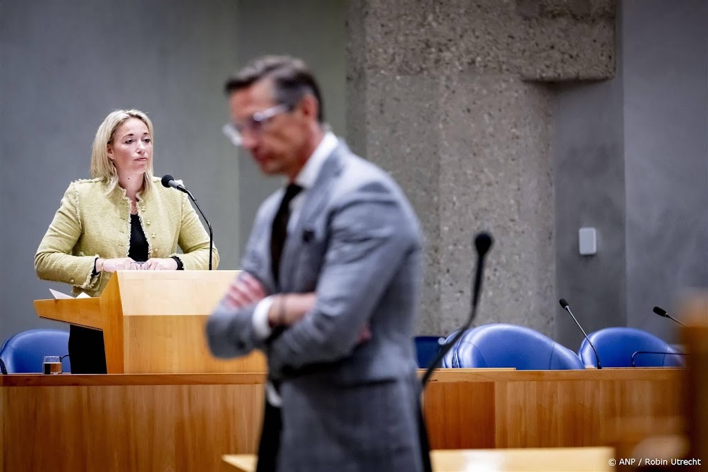 Kamerleden verontwaardigd over nieuwe berichten contacten in EBI 