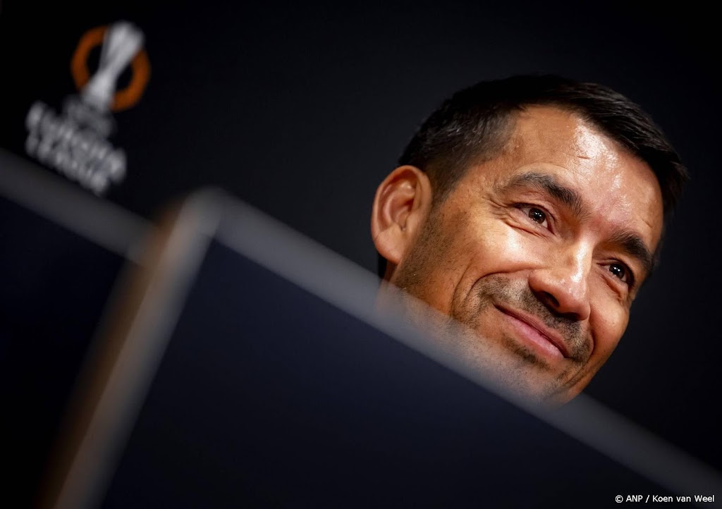 Van Bronckhorst positief over kansen Besiktas tegen Ajax