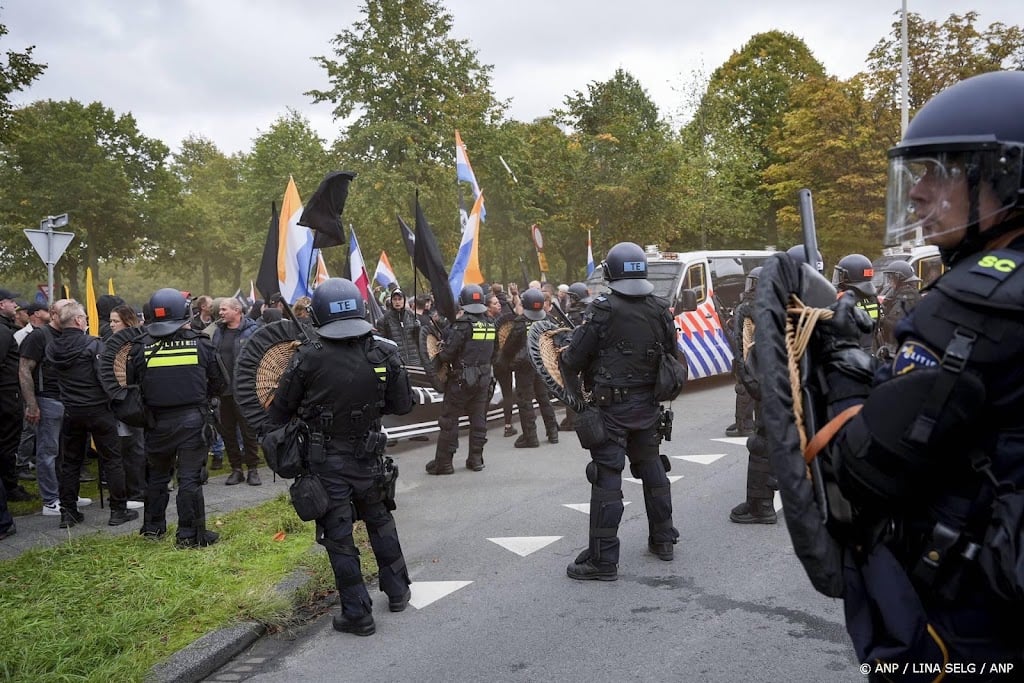 Politie vergoedt spullen van in water geduwde fotograaf