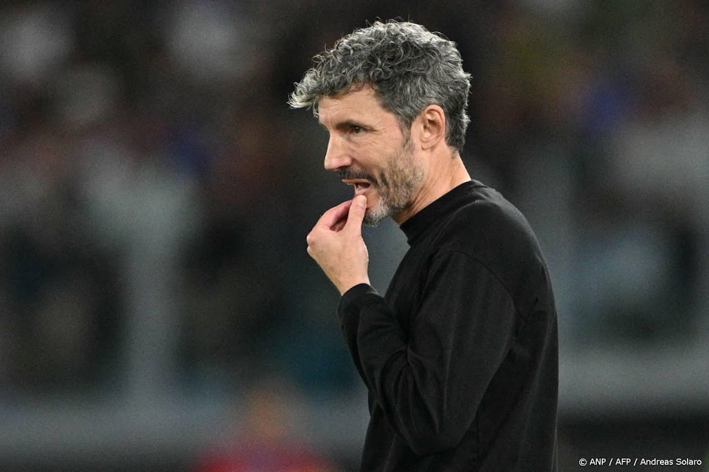 Van Bommel debuteert als bondscoach van België met zege op Italië