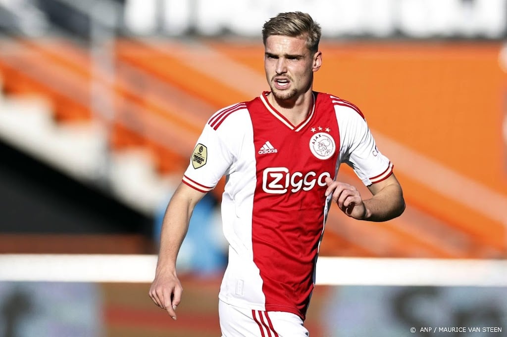 Ajax traint met Taylor, Rensch en Álvarez voor Liverpool