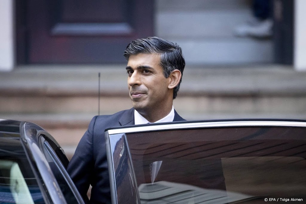 Koning Charles geeft Sunak opdracht regering te vormen
