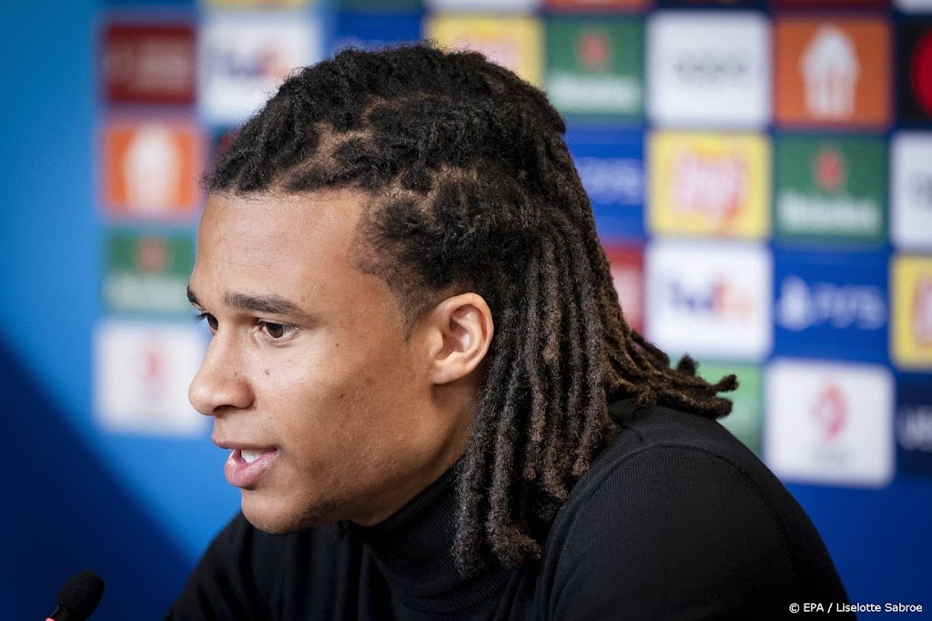 Aké met Manchester City in actie tegen Dortmund