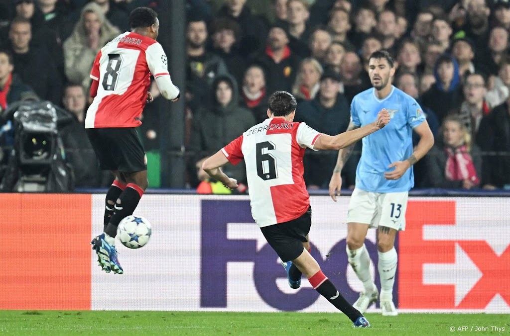Doelpuntenmaker Zerrouki geniet van Feyenoord en sfeer in stadion