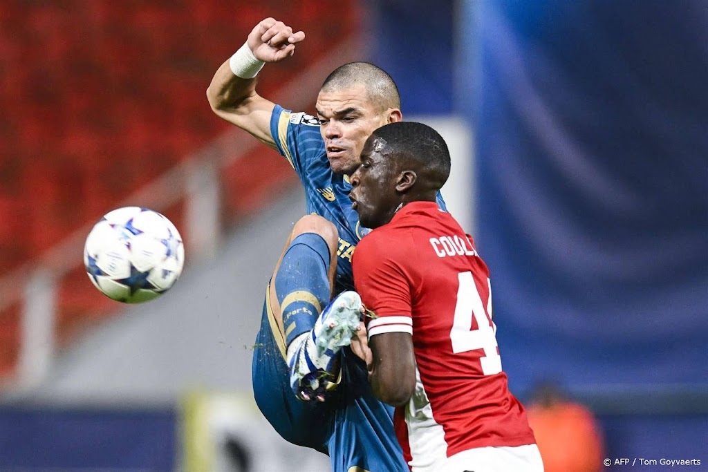 Portugees Pepe oudste veldspeler in Champions League