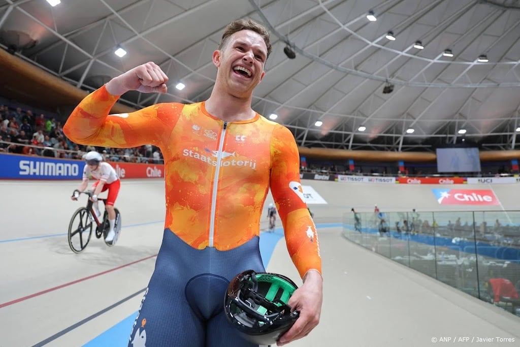 Lavreysen pakt 19e wereldtitel met goud op kilometer tijdrit