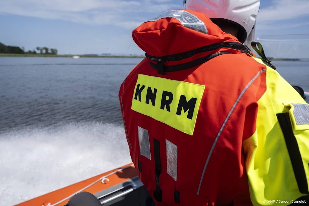 Tanker stuurloos geraakt boven Schiermonnikoog, vijf gewonden