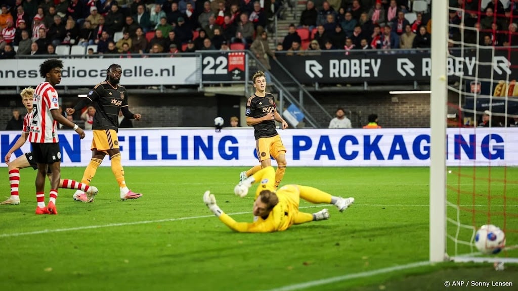 Ajax wint uitwedstrijd tegen Sparta en klimt naar tweede plaats