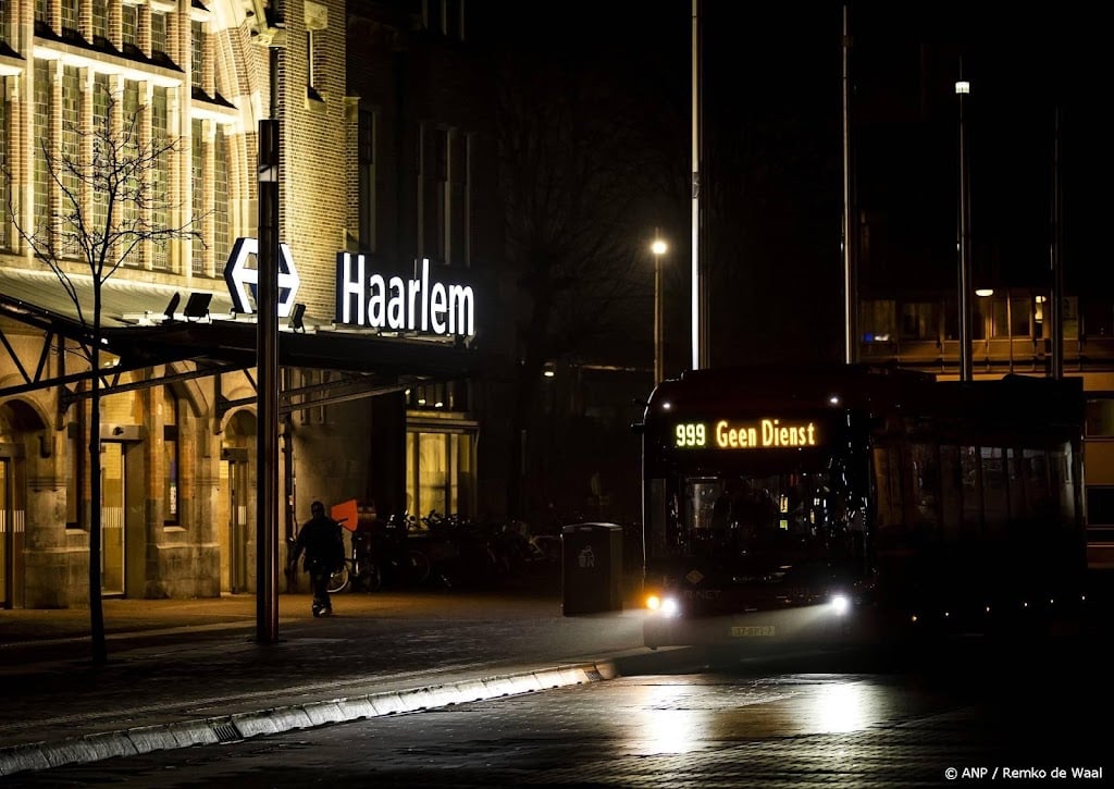 Bomen op spoor rond Haarlem, ook elders stormschade gemeld