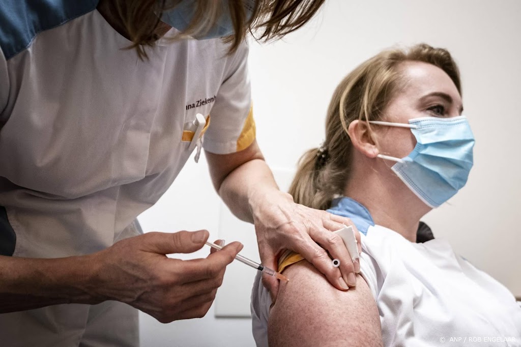 Von der Leyen: genoeg vaccins in EU voor boosterprikken
