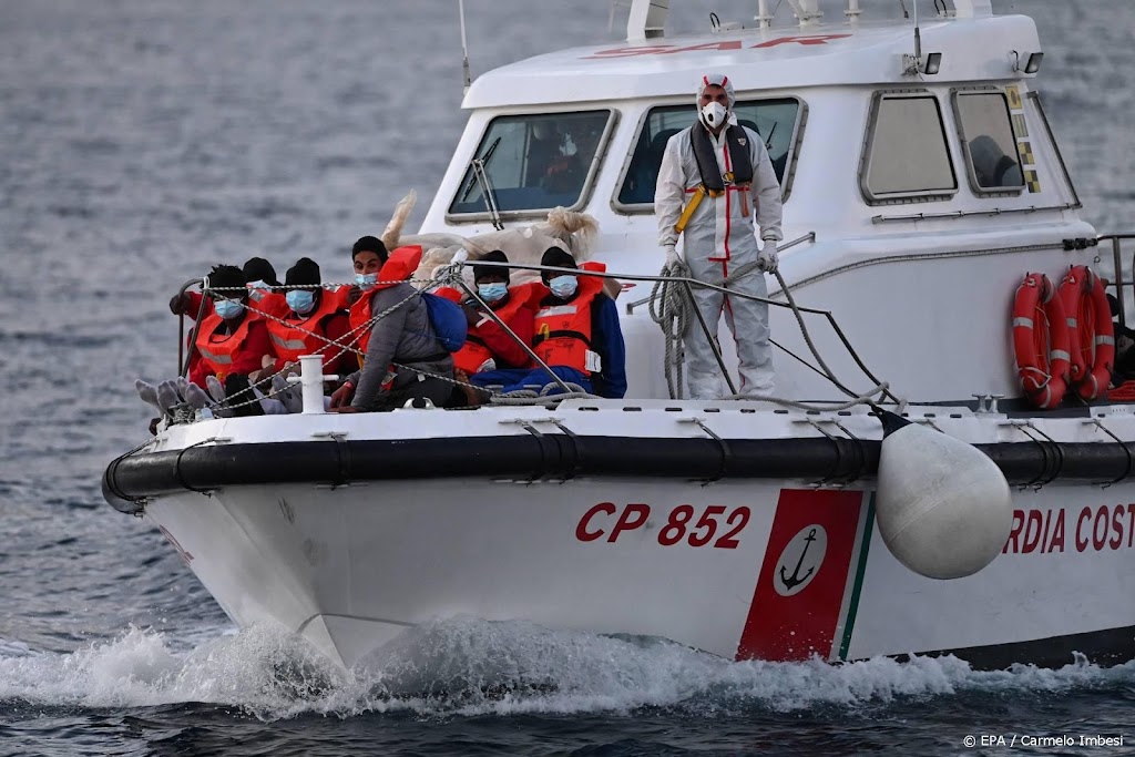 Italiaanse kustwacht redt 296 migranten in Middellandse Zee
