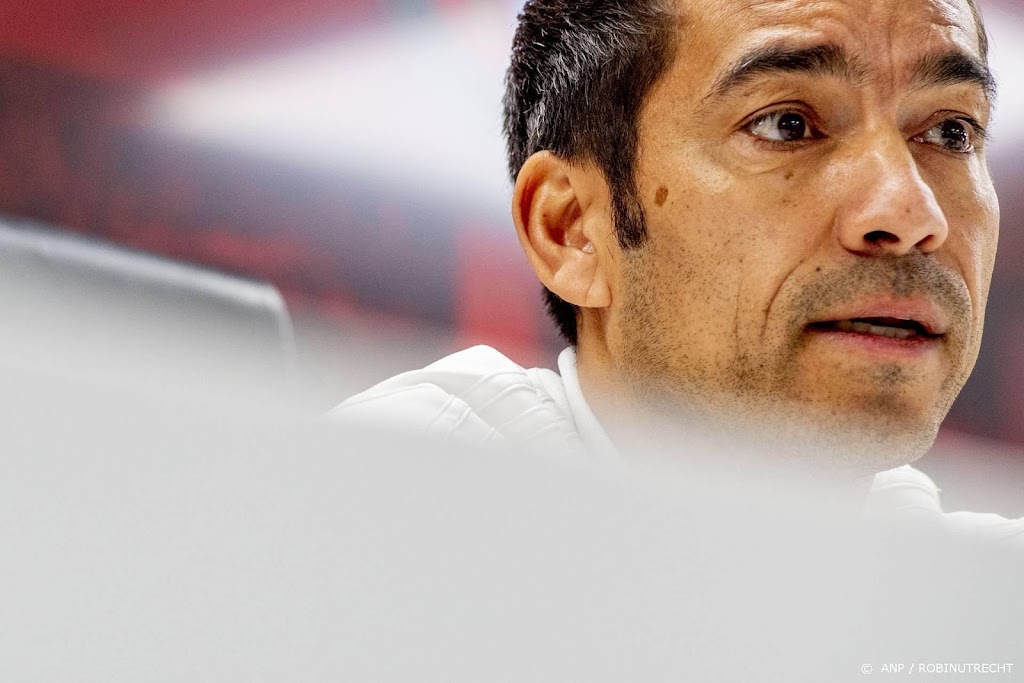 Van Bronckhorst debuteert bij Rangers met zege