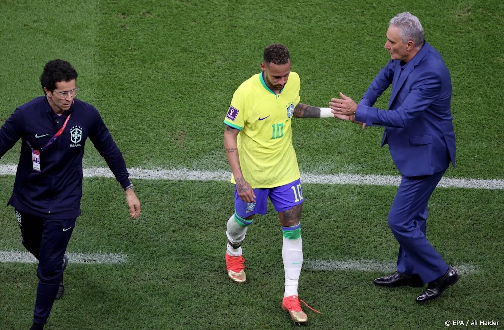 Enkel Neymar onderzocht, nog geen duidelijkheid over blessure