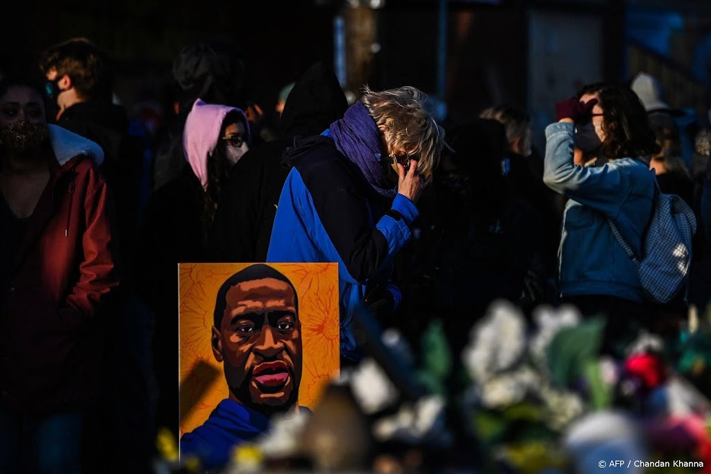 Krant: agent die Floyd doodde, neergestoken in gevangenis