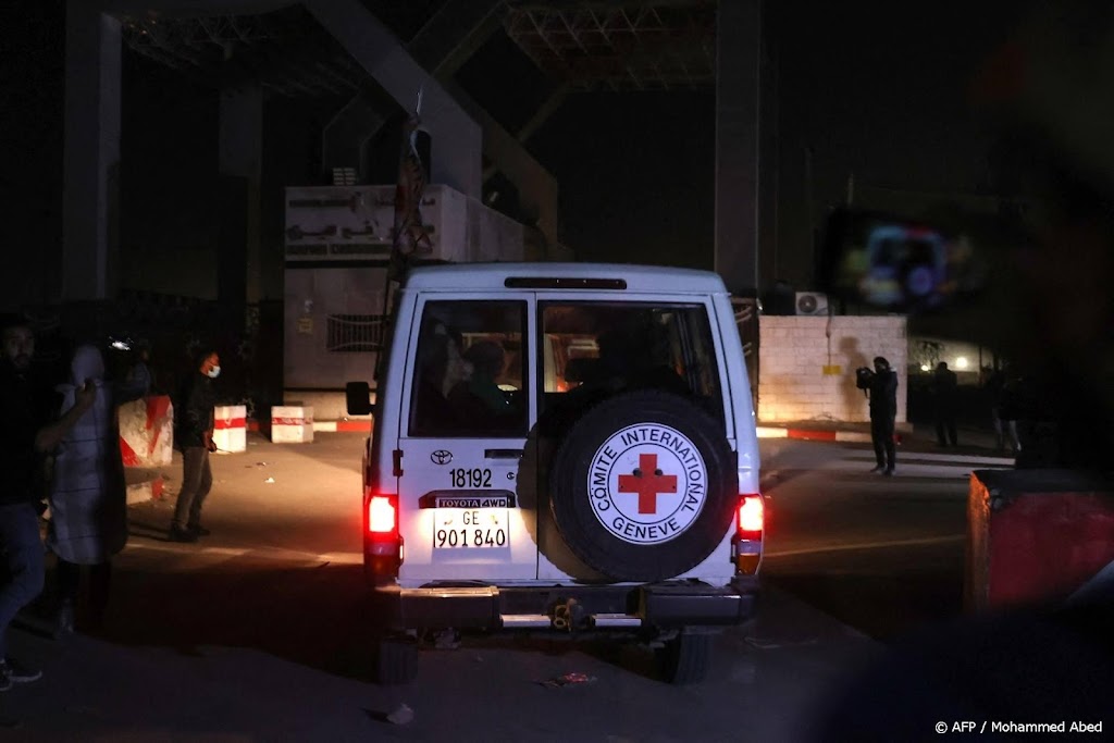 Hamas draagt tweede groep gijzelaars over aan Rode Kruis