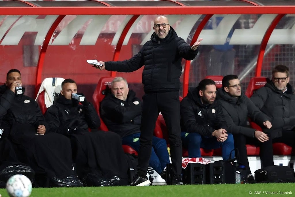 PSV-trainer Bosz spreekt Bakayoko aan na 'domme' overtreding