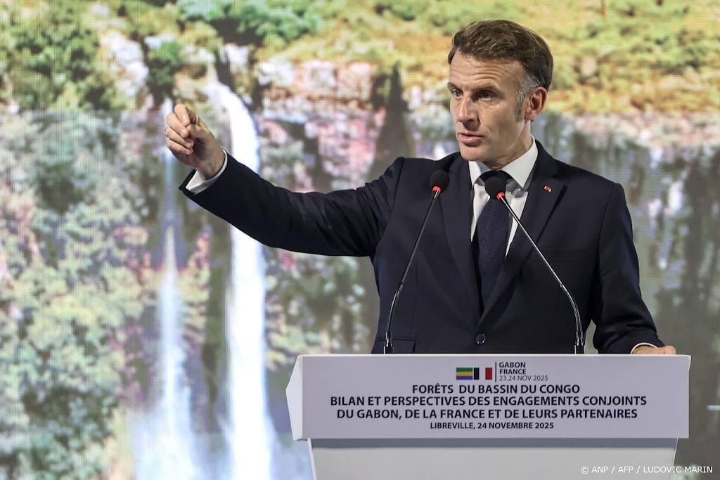 Macron waarschuwt voor zwakte tegenover dreiging Rusland