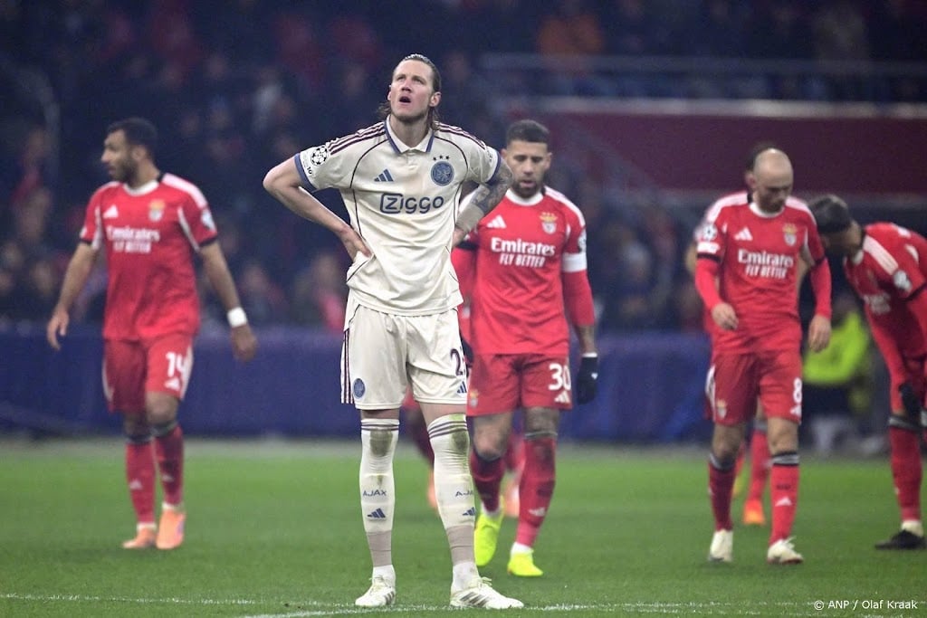 Ajax verliest van Benfica en blijft puntloos in Champions League