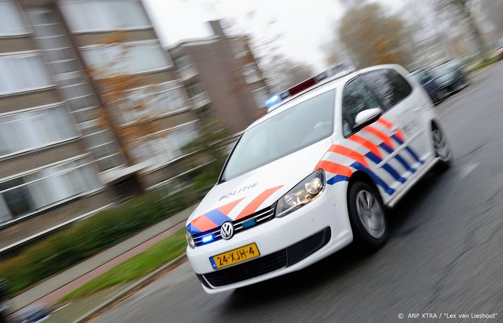 Hardrijder scheurt met 228 km langs politieauto
