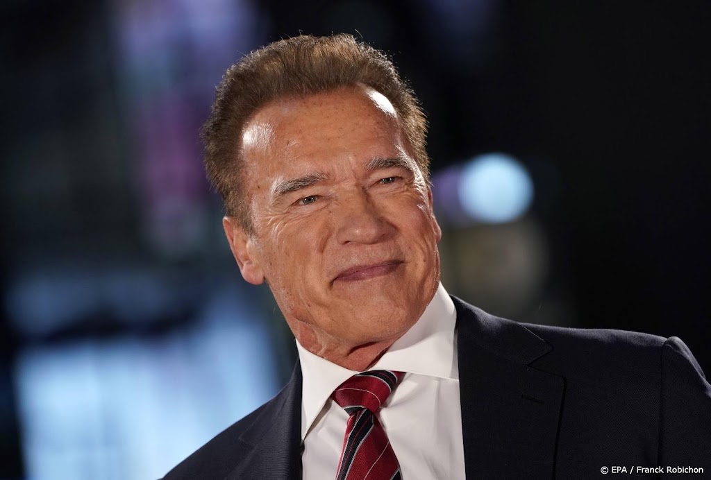 Schwarzenegger geeft veteranen dak boven hun hoofd voor kerst
